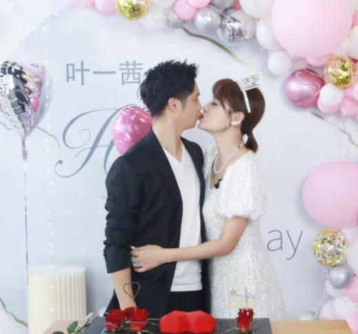 分手后男友微信名改成凡夫俗子了？游戏画面